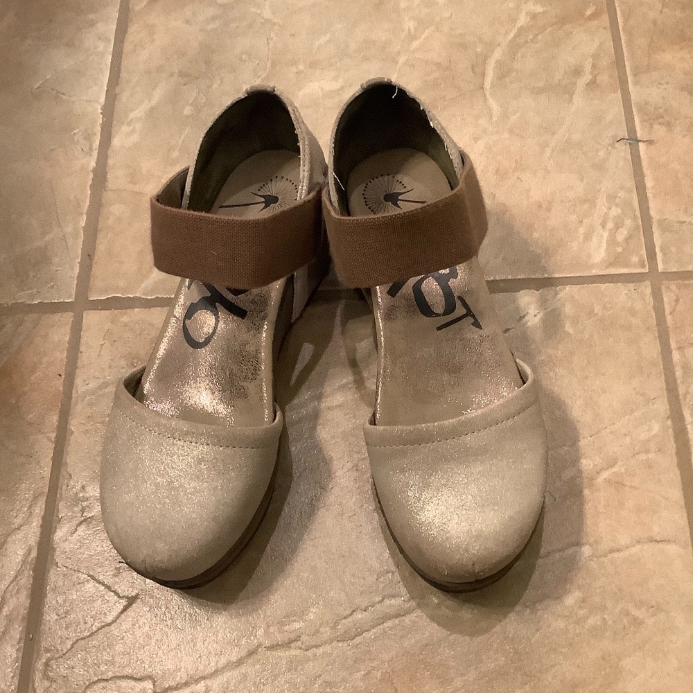 OTBT bronze wedges size 8